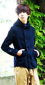 
FULL LIFE
ドット使いフード付きウールメルトンPコート

 
 部分的なドット使いが定番のPコートに遊び心をプラス
